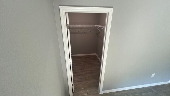 Building Photo - ADORABLE 3 Bedroom / 2 Bathroom Home in Pa...