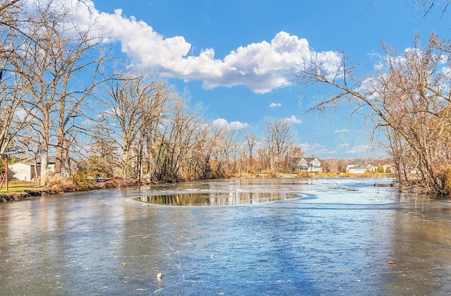 Building Photo - 1705 Lake Shore Dr