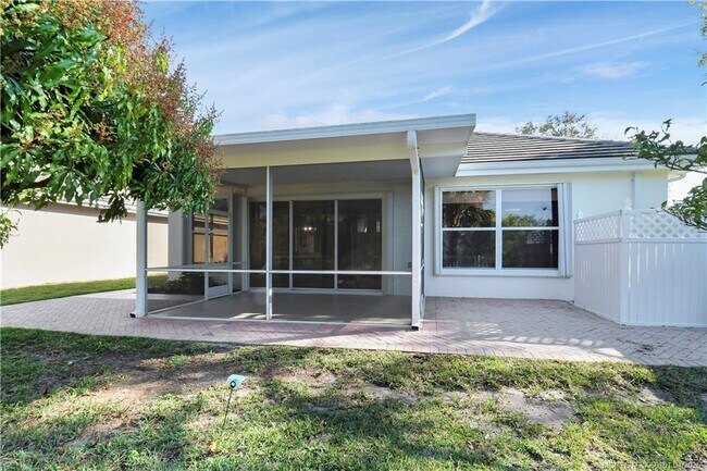 Building Photo - 7428 SE Waxberry Cir