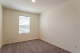 Building Photo - Fantastic 3bd/2ba home! Let yourself in!