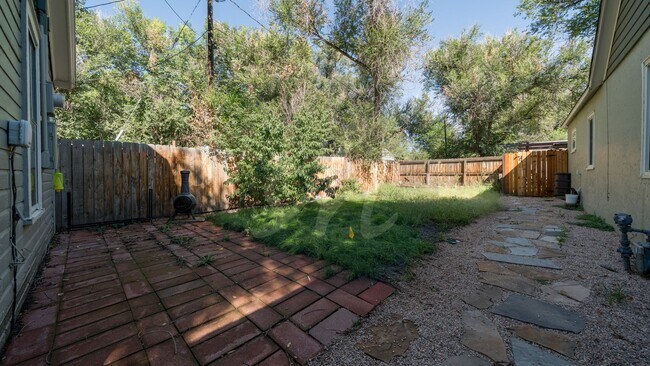 Building Photo - 520 W Pikes Peak Ave