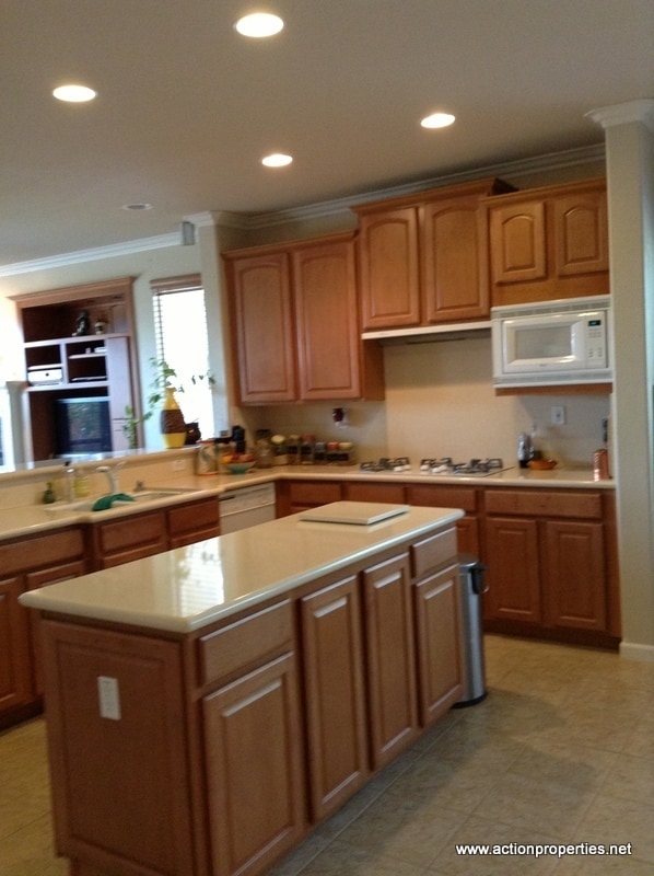 Building Photo - Action Properties R.E.S. Inc. Offering Beautiful Highland Park Single Story 3 Car, 4 Bedroom, Gar...