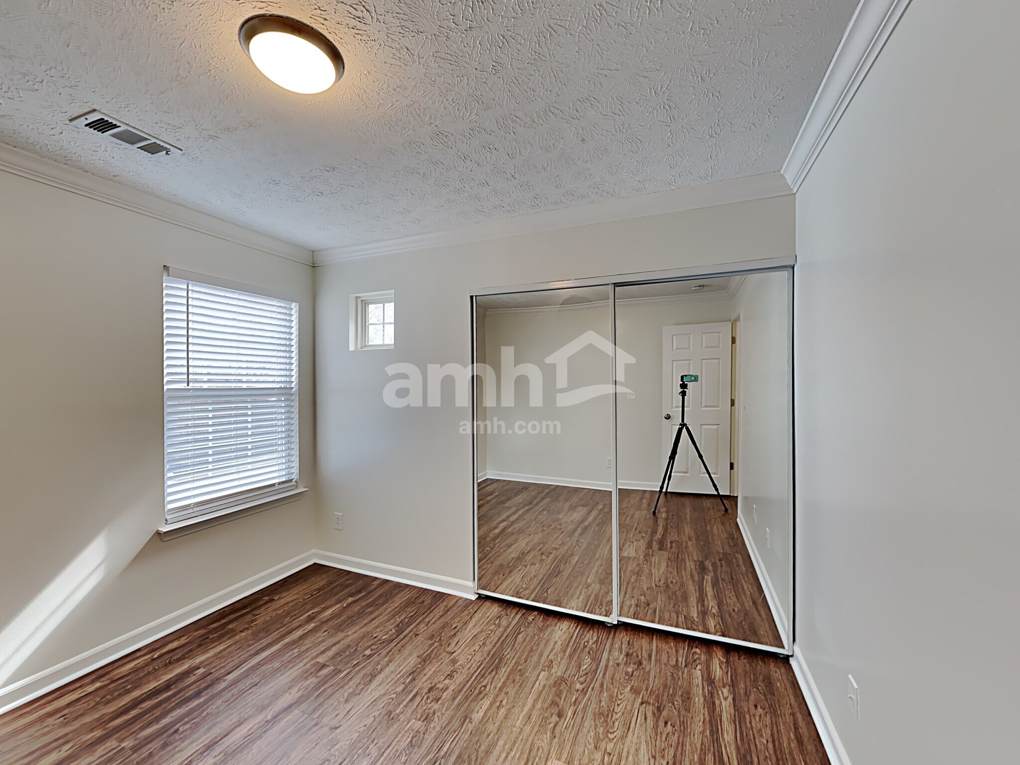 Building Photo - 2180 Lexington Ln