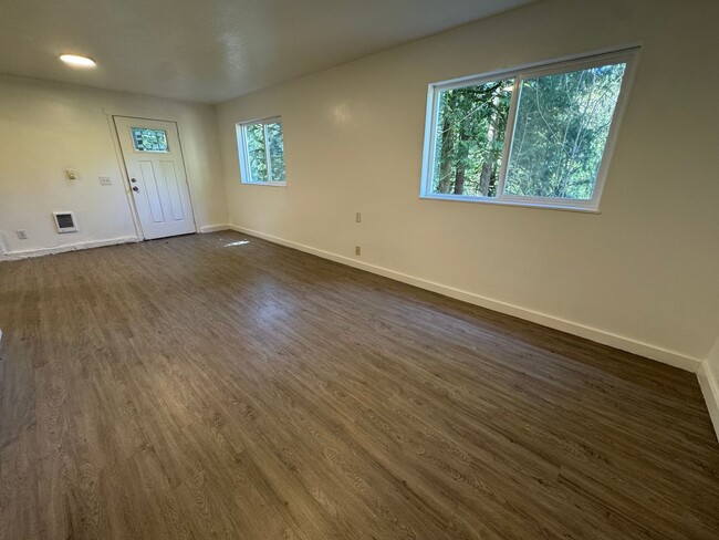 Building Photo - Perez- Sandalwood