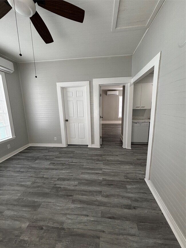 Building Photo - 4125 Avenue M