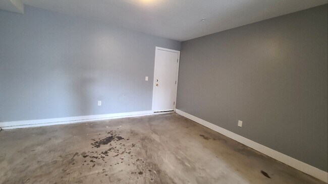 Building Photo - 32(839)