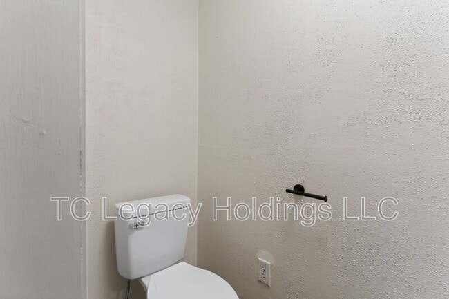 Building Photo - 218 George St