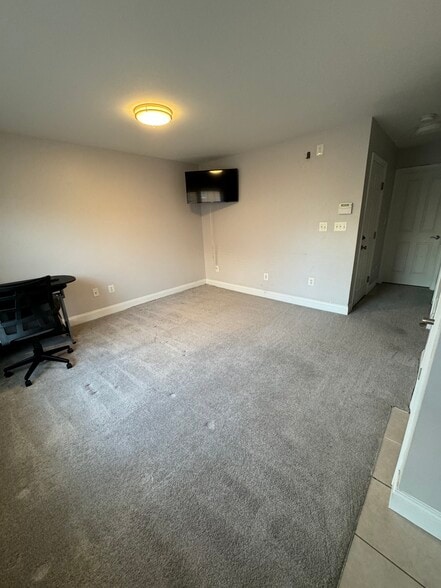 Foyer - 819 Ramsay St