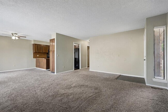 Building Photo - 3703 Southwind Ave