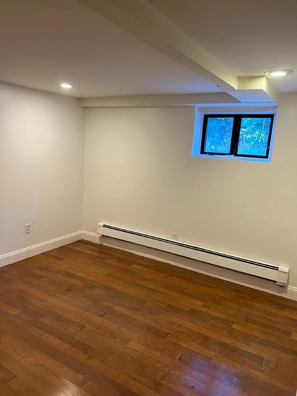 Building Photo - 991 Troy Ave