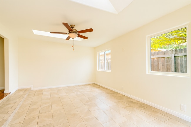 Building Photo - East Long Beach Home Available Now!!