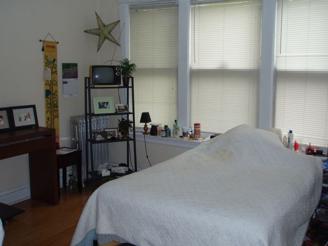 bedroom - 1483 W Farragut Ave