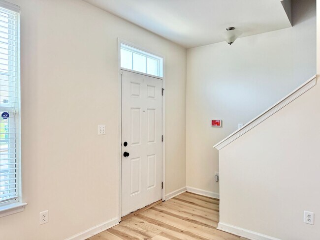Building Photo - 127 Streamview Dr