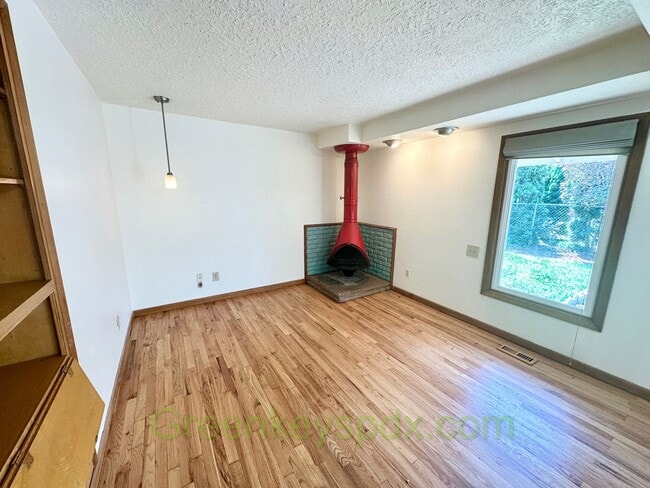 Building Photo - Mid-Century Classic House in Reedwood Neig...
