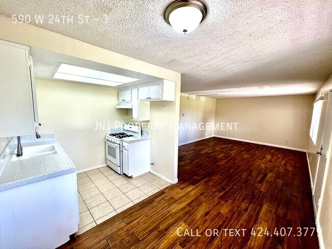 Building Photo - 590 W 24th St