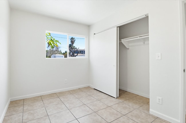 Building Photo - 851 33rd St