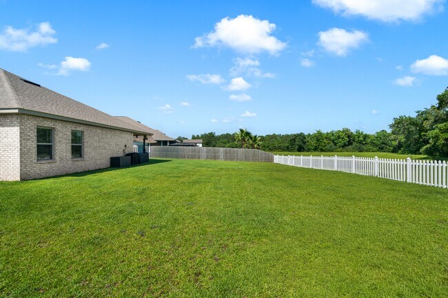 Building Photo - 1048 Pheasant Cir