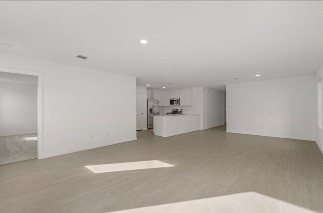 Building Photo - 2706 Pebble Whisper Dr