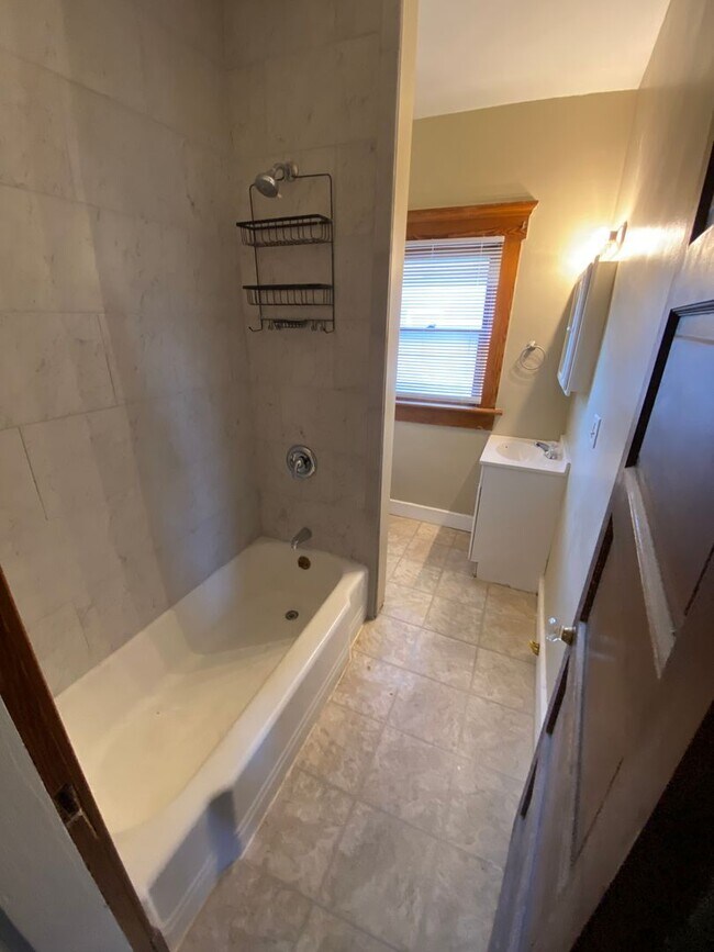 Building Photo - 426 E 15th Ave