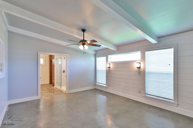 Building Photo - 3/2/2 duplex!  NEWLY UPDATED!