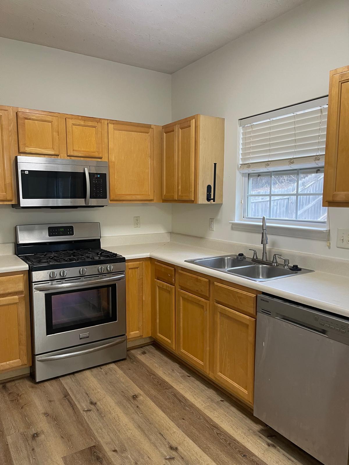 Building Photo - 3709 Hutchinson Trace Dr