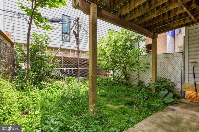 Building Photo - 803 Cameron St