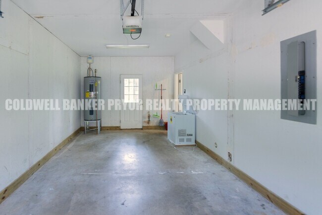 Building Photo - 1601 Bush Rd