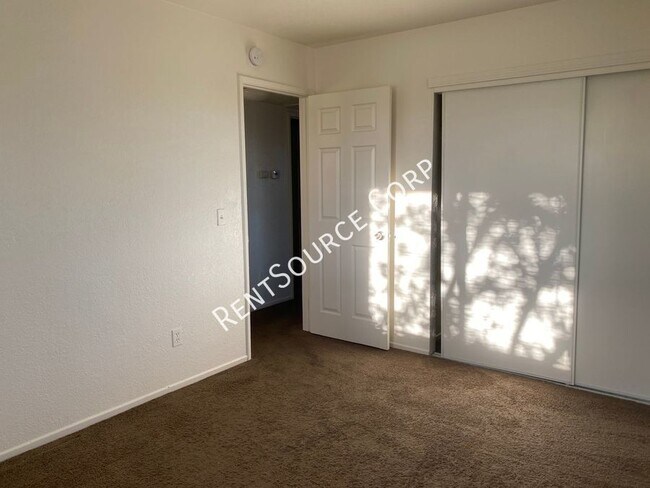 Building Photo - 15582 L St