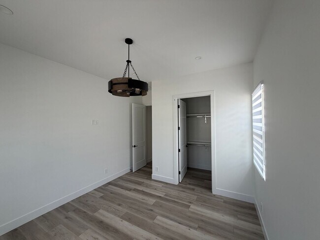 Building Photo - 1197 Sassaby Cir