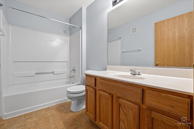 Building Photo - 1515 Silverstone Dr