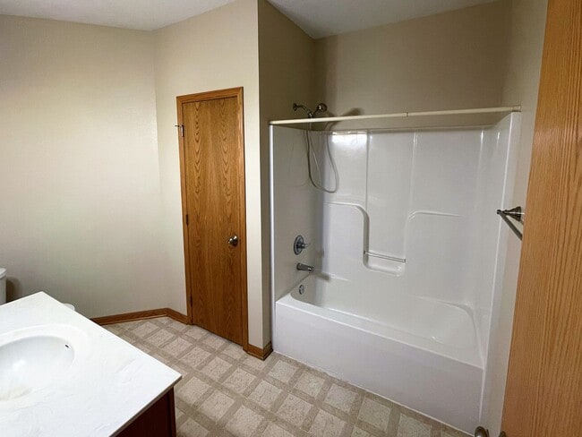 Building Photo - West Ames 1-Bedroom Condo - Garage Included