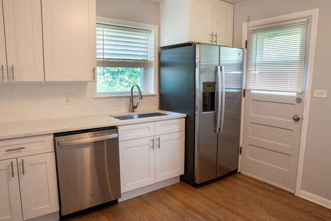 Building Photo - 9733 Karlov Ave