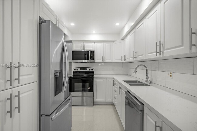 Building Photo - 1300 St Charles Pl