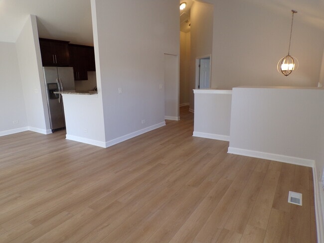 Building Photo - 891 Essex Cir
