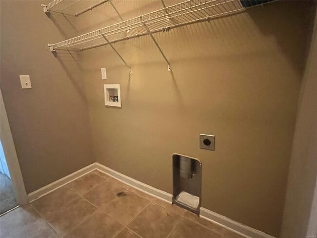 Building Photo - 1966 Chancellor Ridge Rd