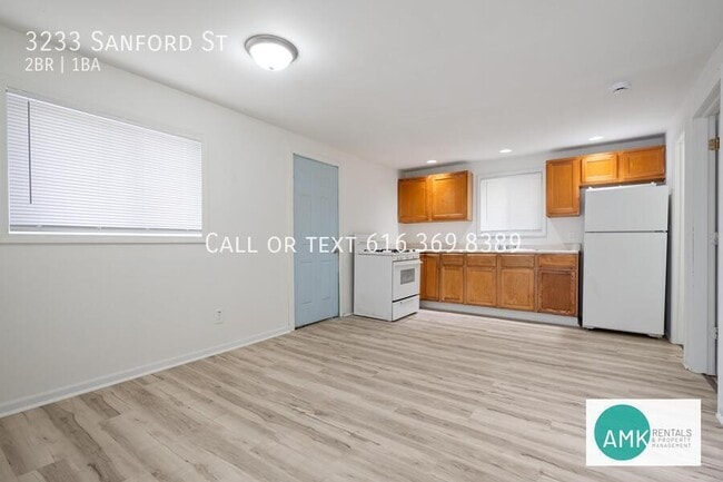 Building Photo - 3233 Sanford St