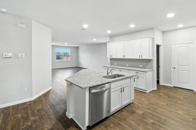 Building Photo - 211 Rainmaker Ln