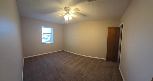 Building Photo - 106 Valencia Dr