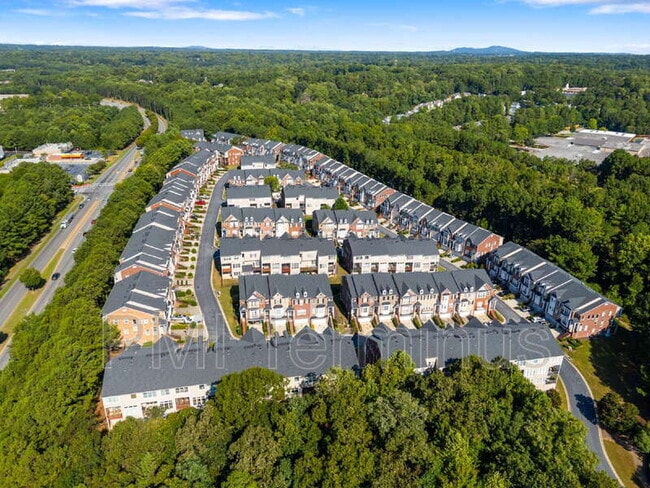 Building Photo - 321 Creekbank Way SE