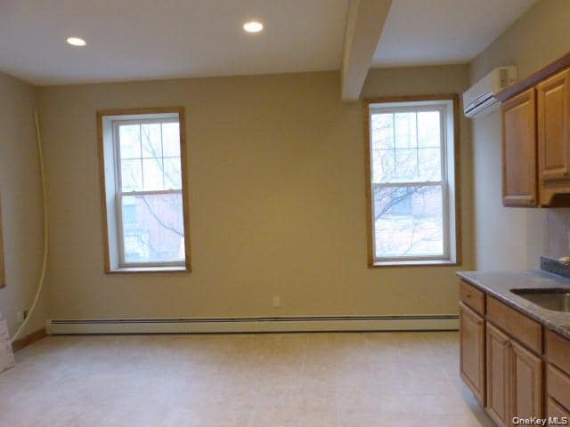 Building Photo - 78 Main St