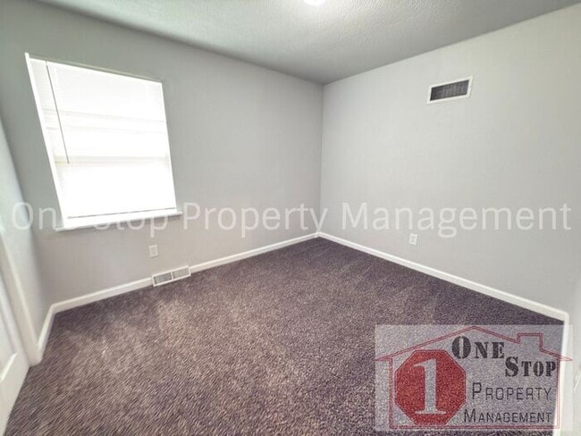 Building Photo - 3 bedroom, 1 bathroom duplex in Independen...