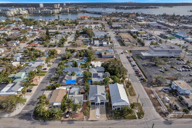 Building Photo - FURNISHED AVAILABLE JANUARY 2026. Beach Re...