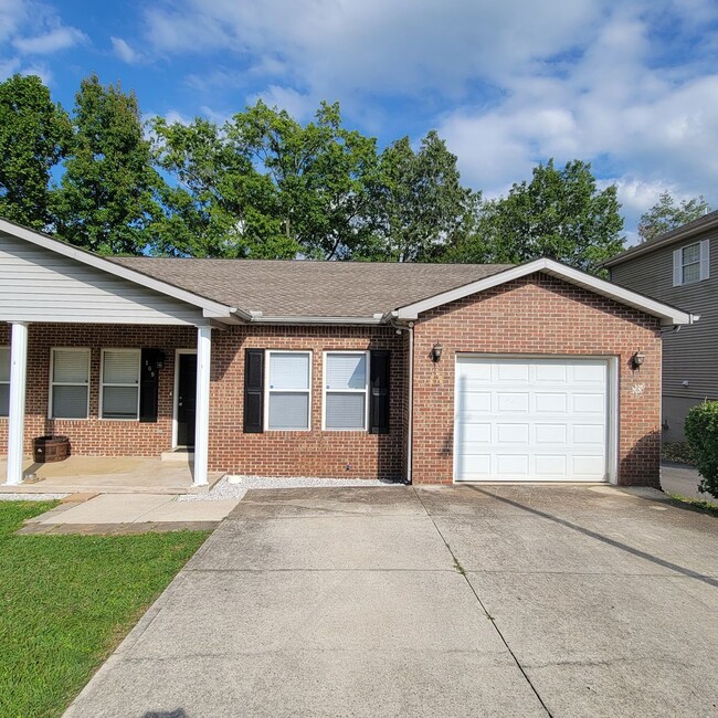 Primary Photo - 3 Bedroom, 2 Bathroom Rental With Garage