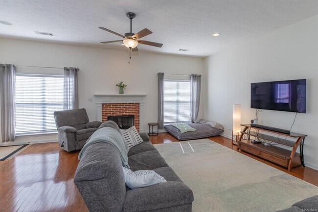 Building Photo - 616 Castle Brook Dr