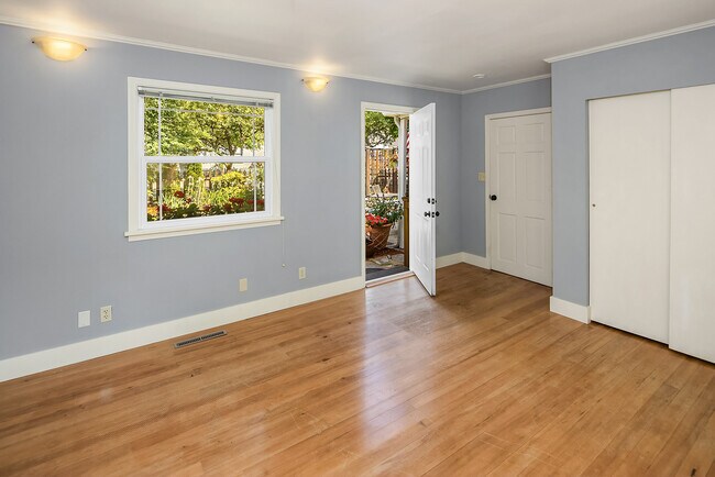 Building Photo - 185 2nd Ave SE