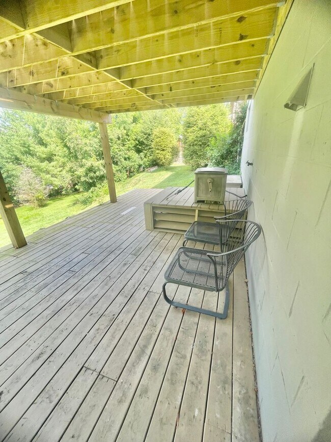 Building Photo - 3 Bed 2 Bath- Hopewell Township Pa!