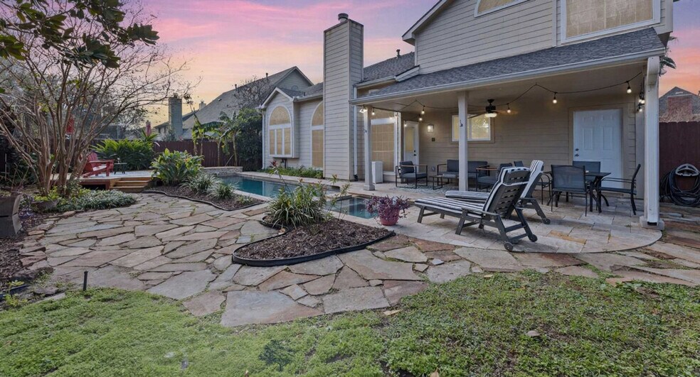 Building Photo - 1905 Navajo Dr