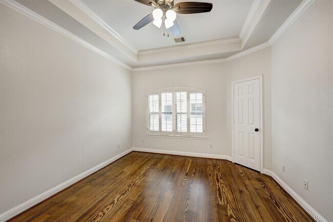 Building Photo - 2346 Camden Dr