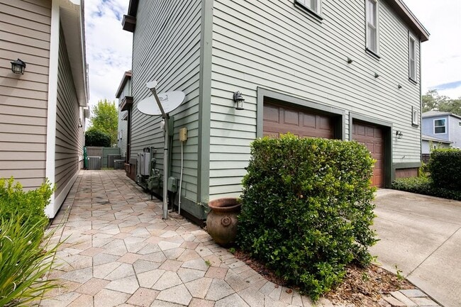 Building Photo - 7429 SW 66th Ln