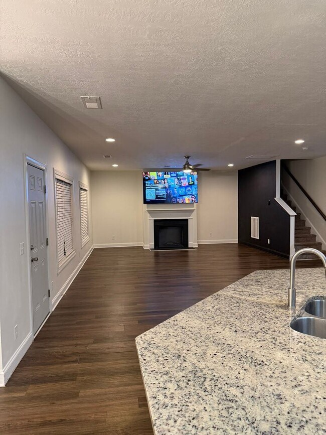 Building Photo - Welcome to your new home!